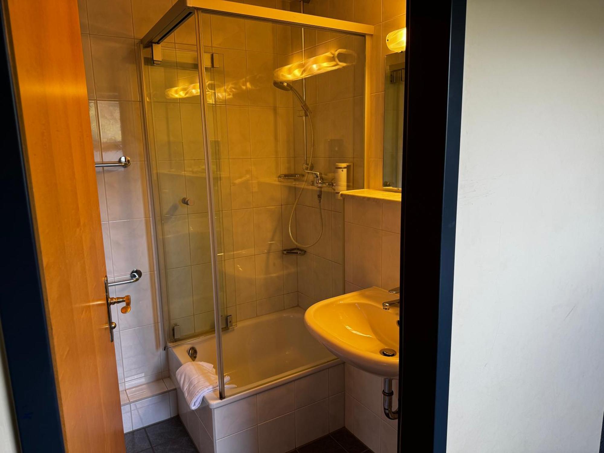 Arthotel Ana Aura Aystetten Exterior foto